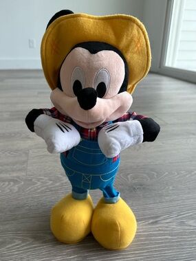 Disney Junior E-I-Oh! Mickey Mouse Dancing Singing Interactive Plush Toy Farmer